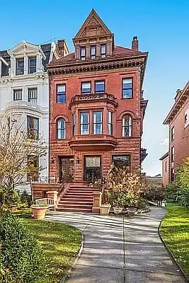 315 Clinton Ave #7