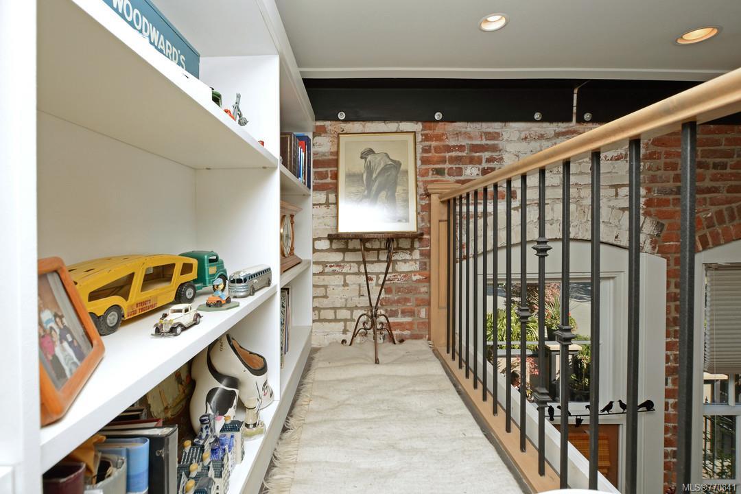 5-440 Parry St
