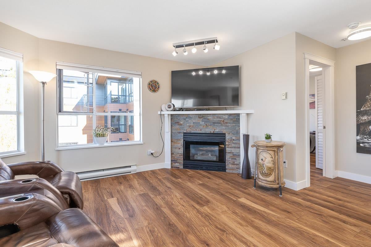 406-2285 Pitt River Rd