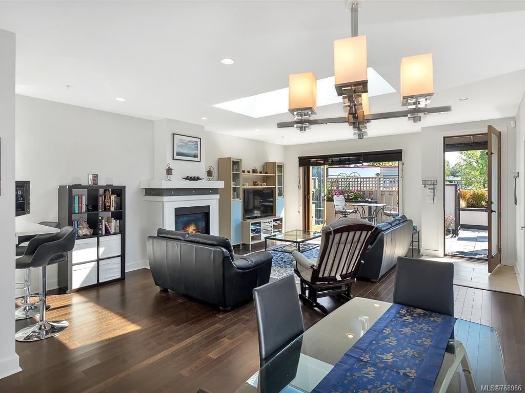 8-440 Parry St