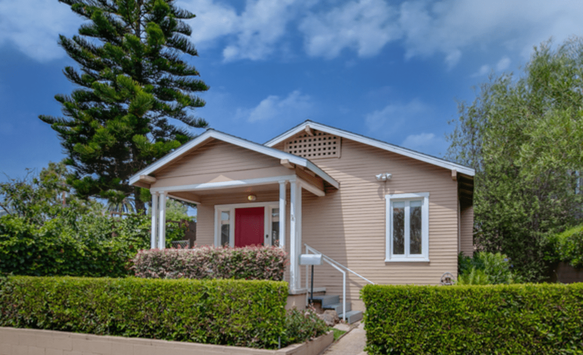 833 SUPERBA AVE