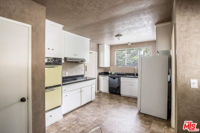 1555 San Ysidro Dr