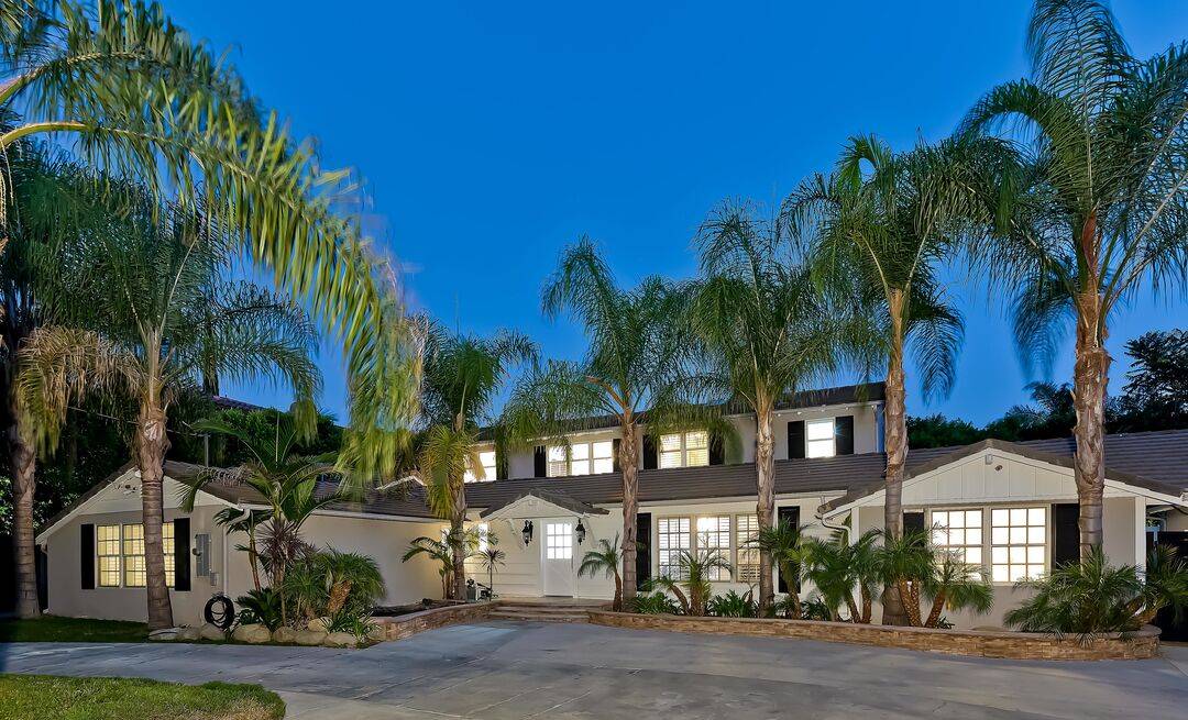 Record-Setting NFL Star Sells Tarzana Home!