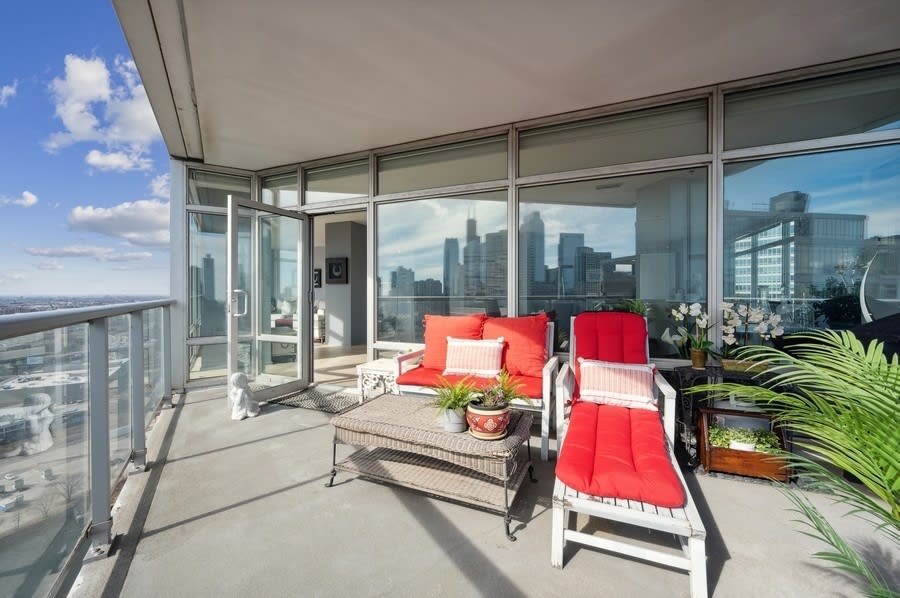 510 W Erie St #2301