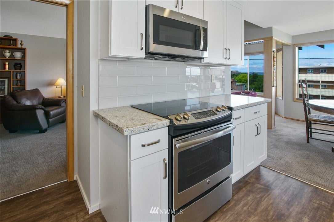 301-233 3rd Ave