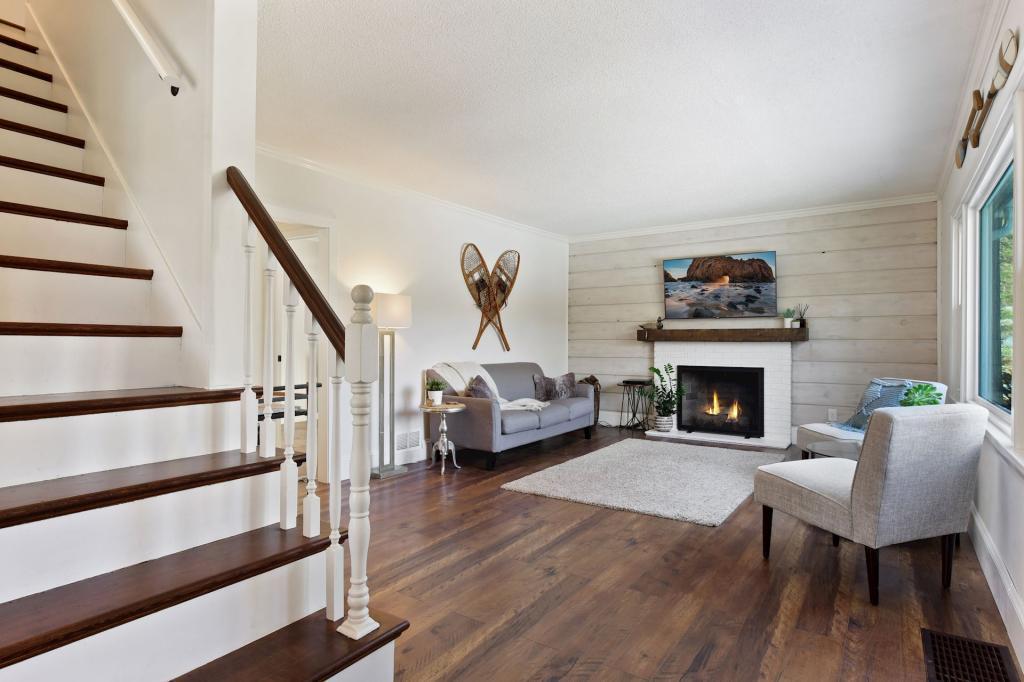 1115 Holly Ln