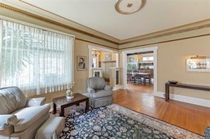 1636 Hollywood Cres