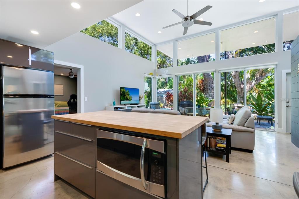 1734 Bahia Vista St