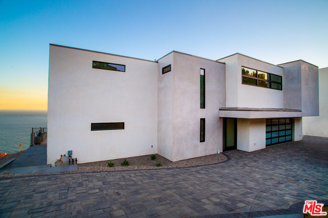 3367 Rambla Pacifico