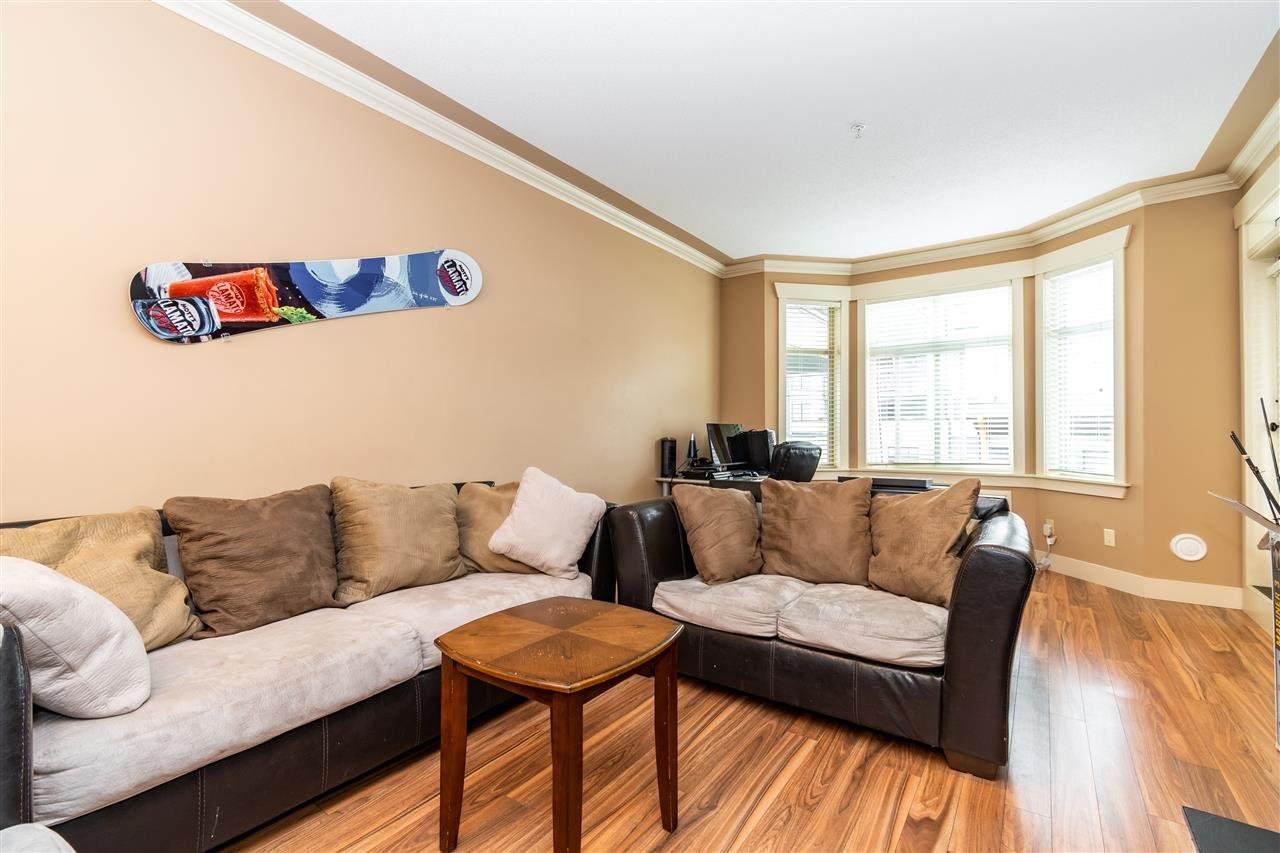 104-45893 Chesterfield Ave