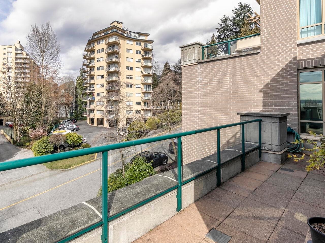 202-1896 Marine Dr