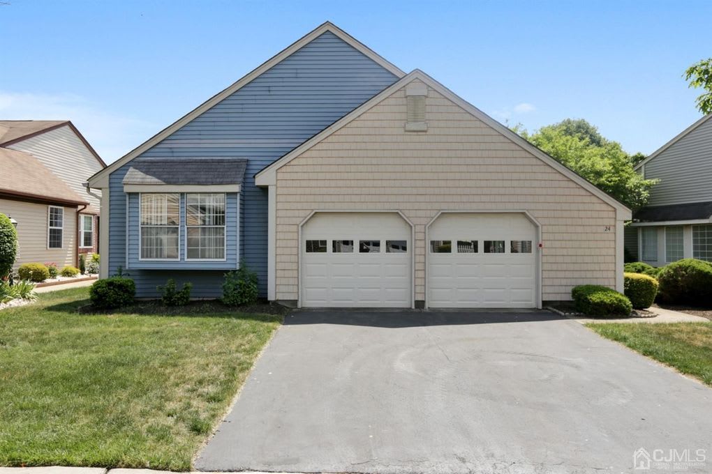 24 Martin Van Buren Dr
