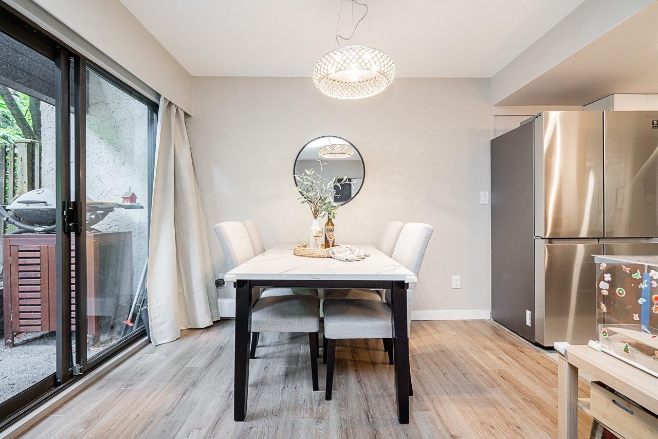 122-1040 King Albert Ave