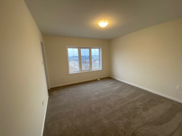 16 Bee Crescent