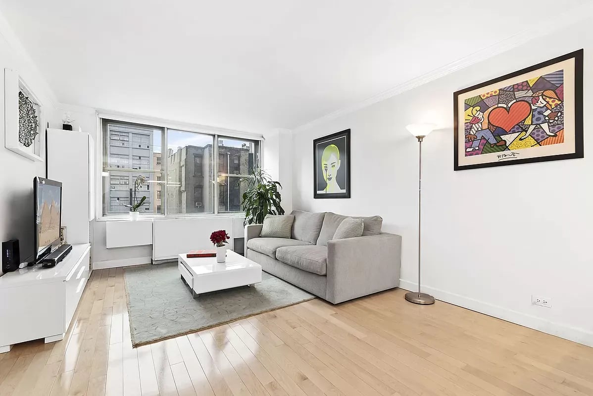 301 East 79th Street Unit: 3F