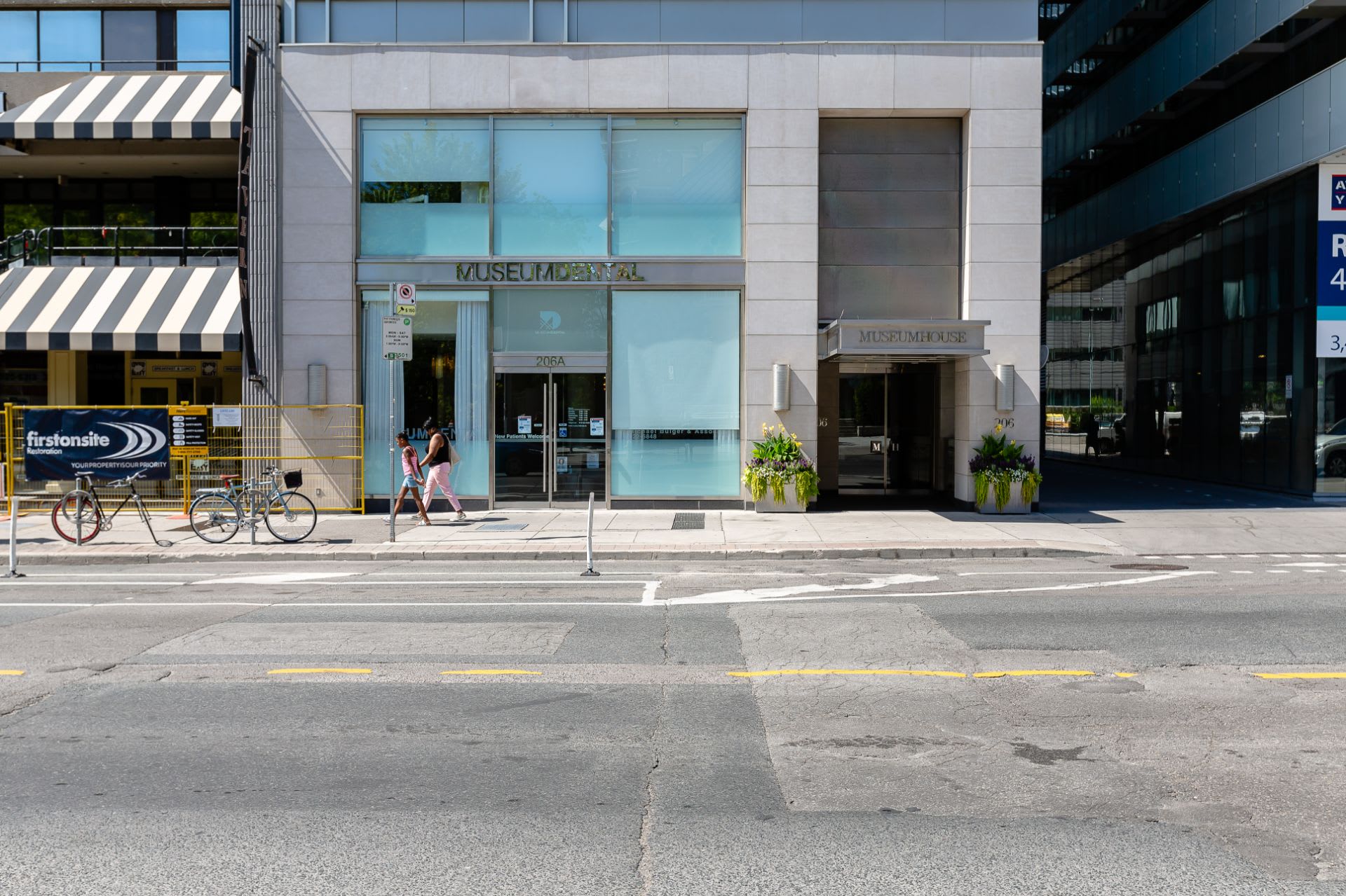 206 Bloor St W 