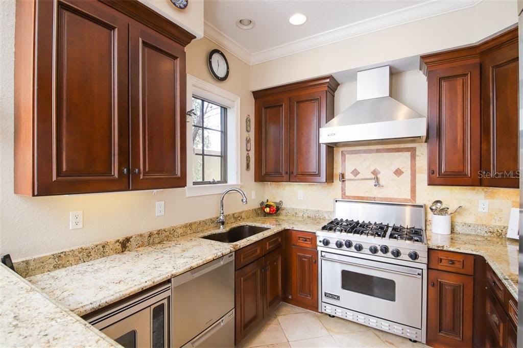 1551 OAK ST, #8