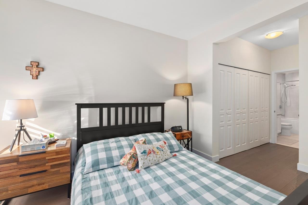 210-2175 Salal Dr