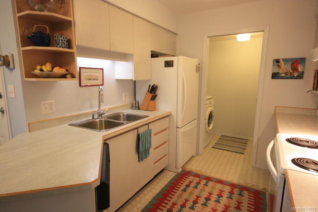 8-216 Russell St
