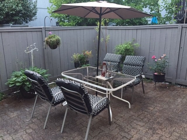 2044 Deep Cove Cres