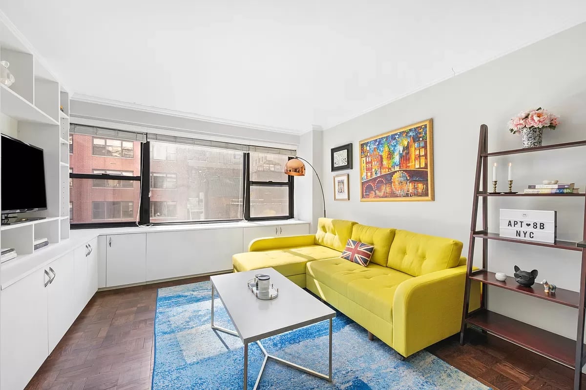 166 East 61st St Unit: 8B