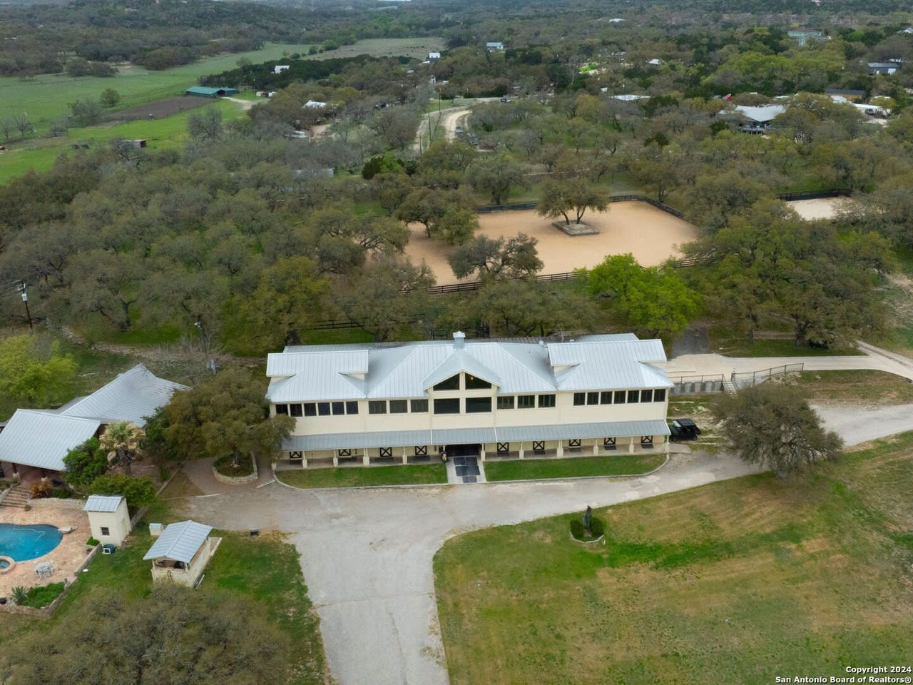 23494 E TX Hwy46