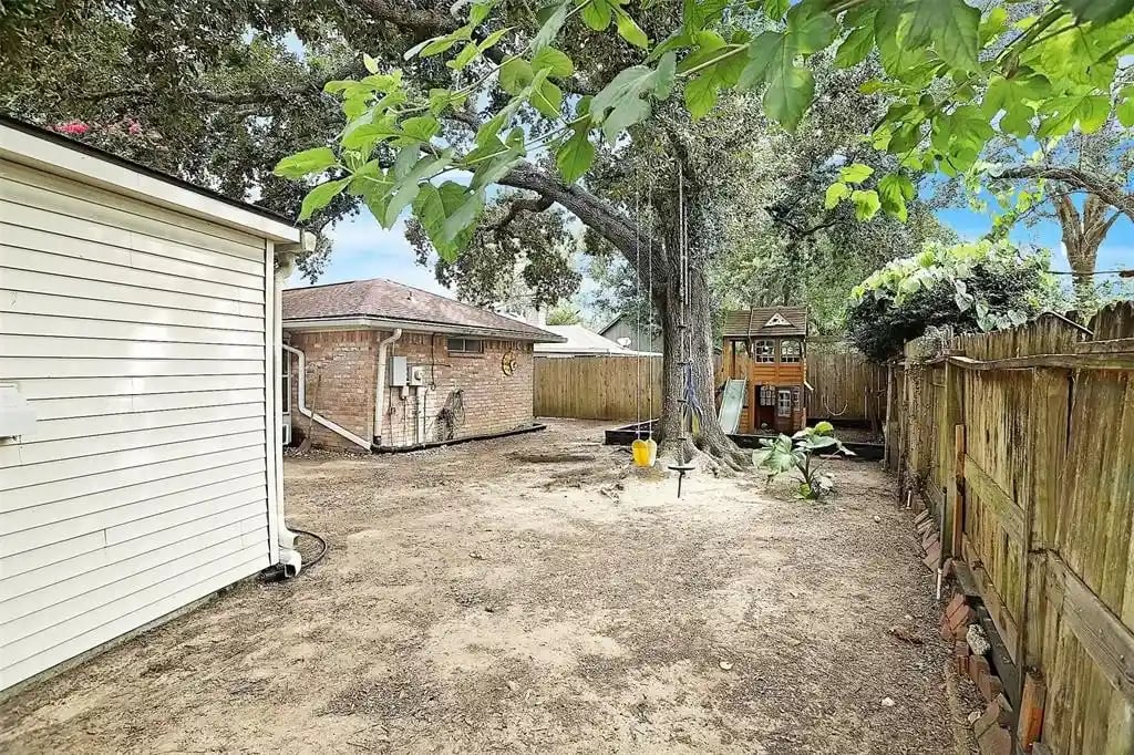 15811 Rolling Timbers Dr