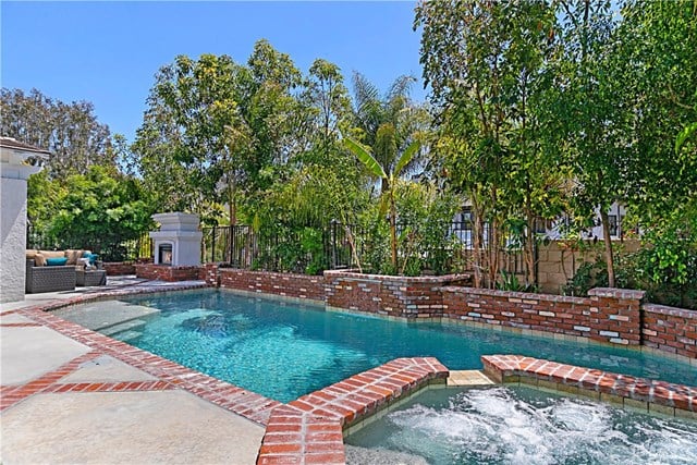 6652 Carriage Circle, Huntington Beach 