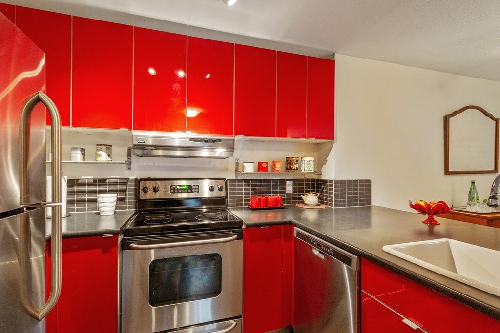 203-137 W 17th St