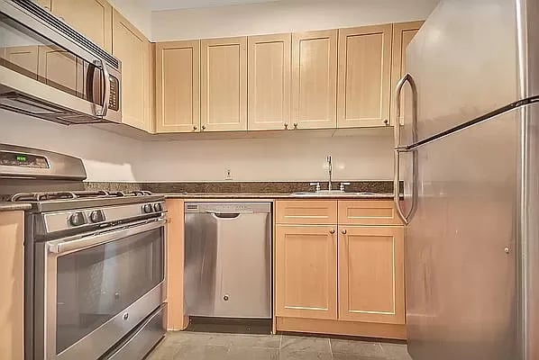 308 E 38th, #11C
