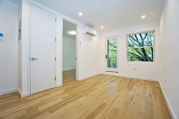 111 South 4th Street Unit: 2R