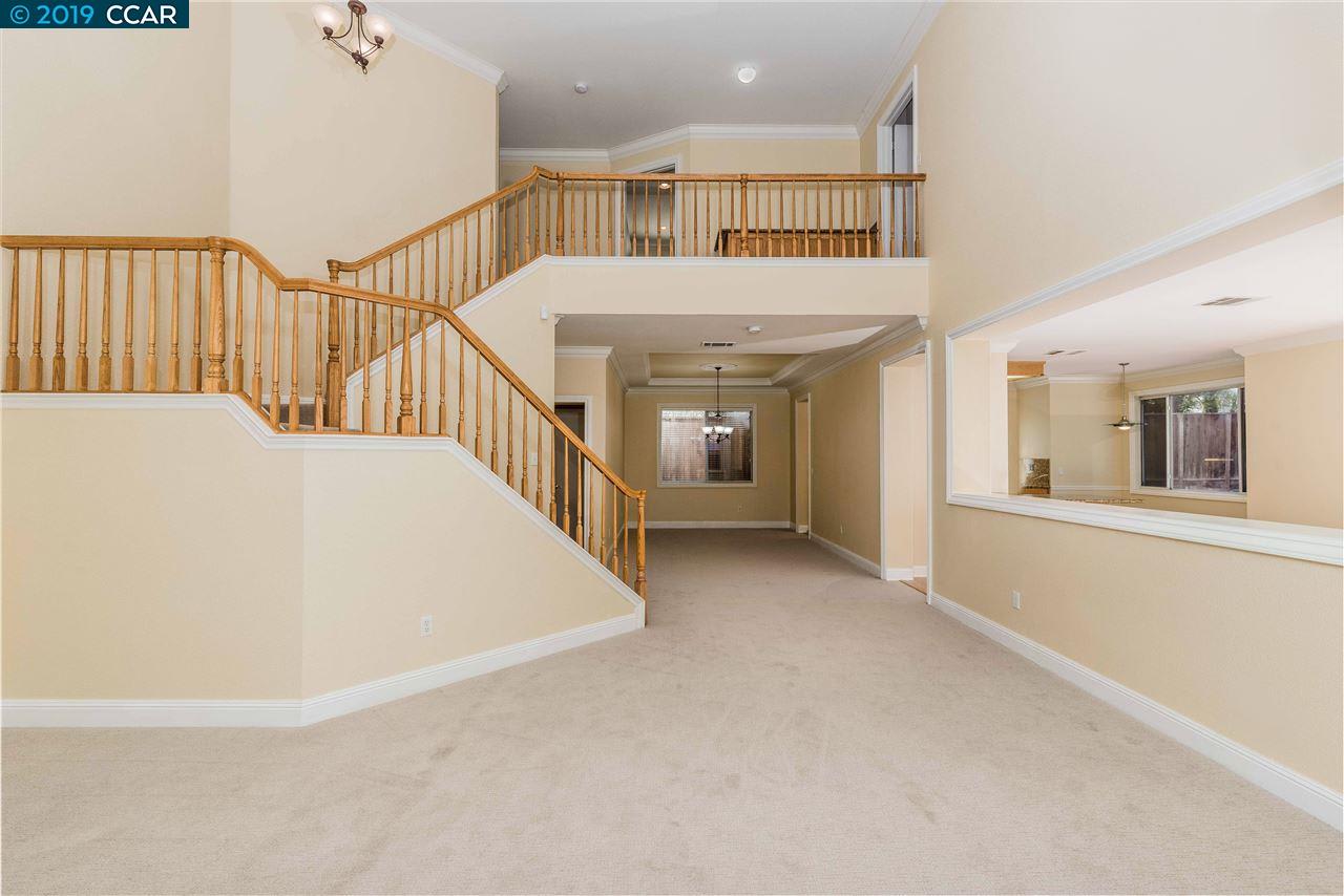 2317 Woodhill Dr