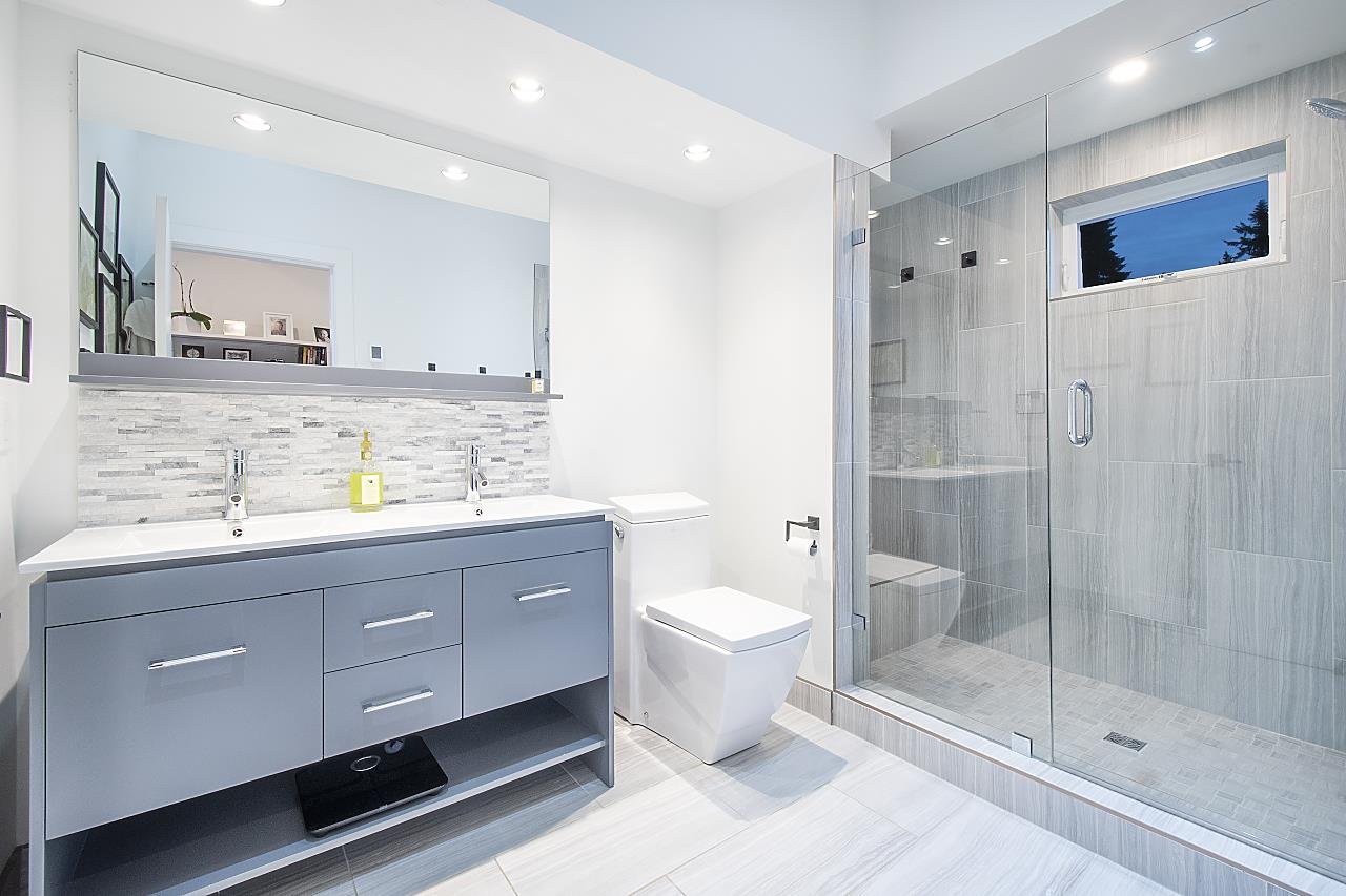 1140 W 17 St