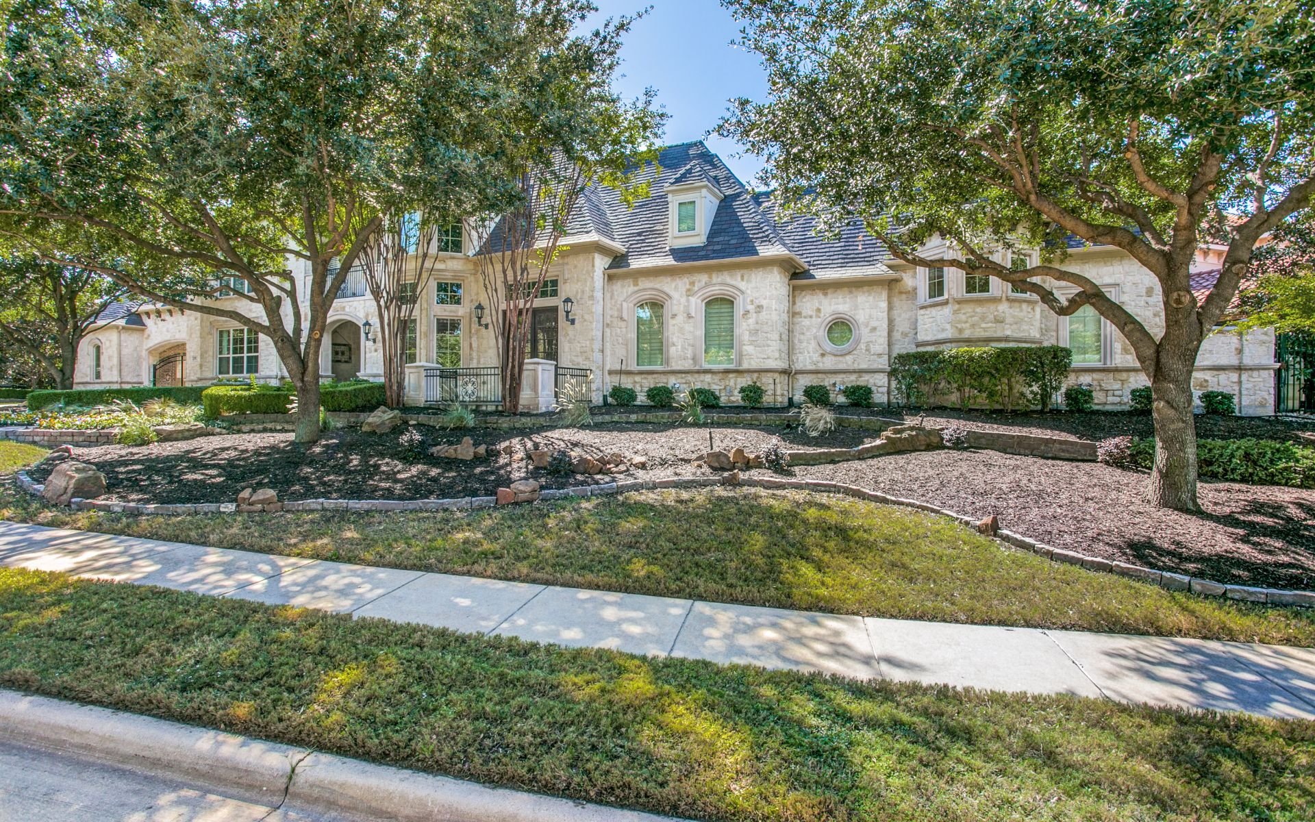 Amazing Curb Appeal in Starwood!