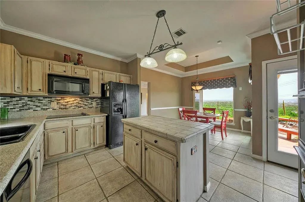 9302 Stallion Dr