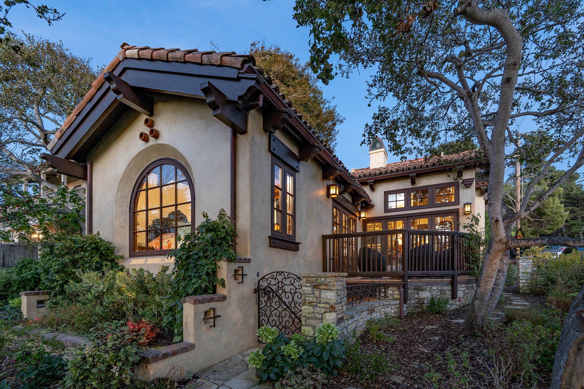 Carmel Perfection - Camino Real & 8th NE Corner