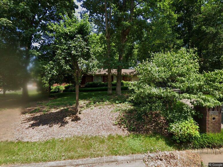 201 Heritage Ln