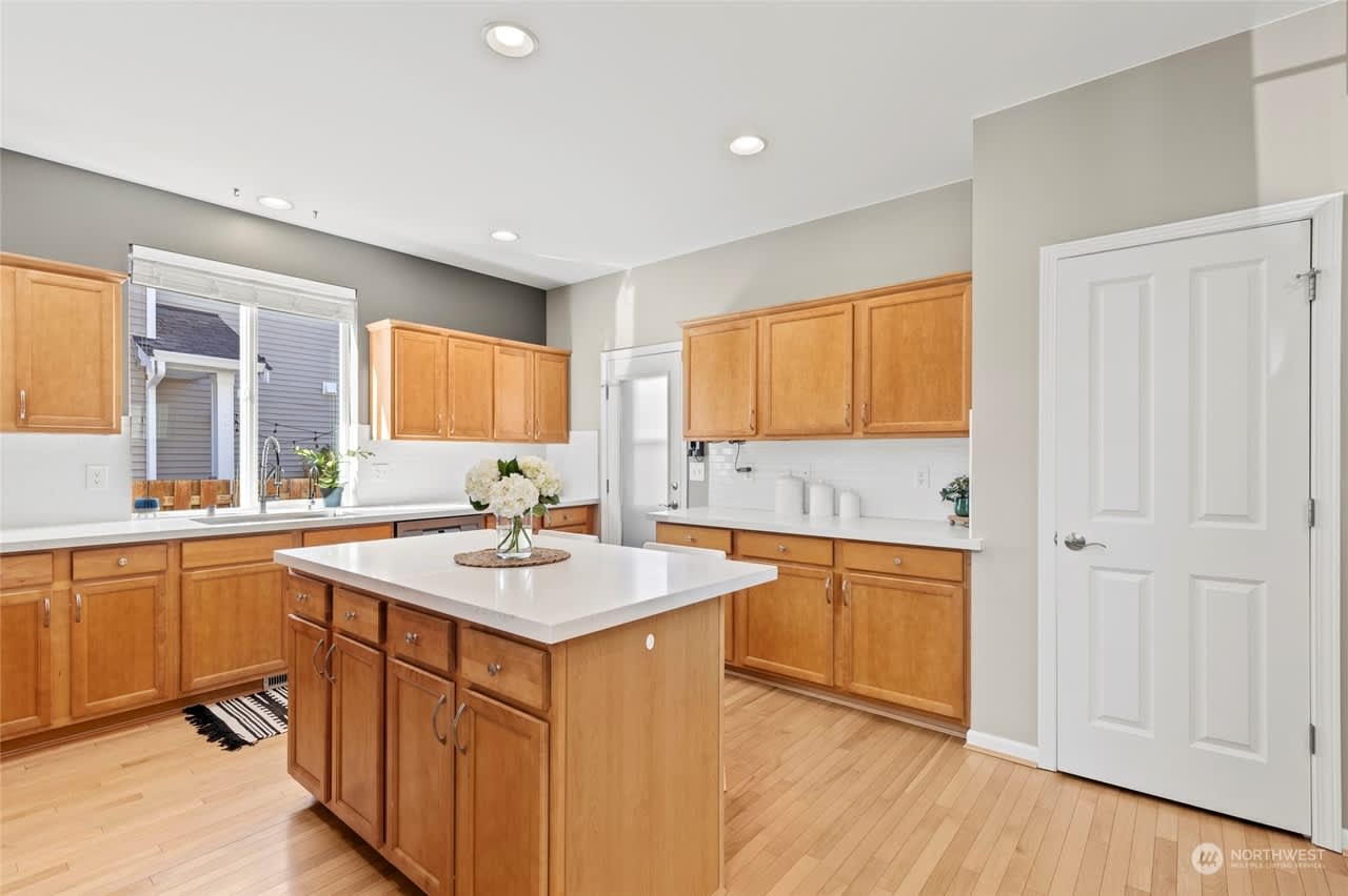 2728 84th Dr NE