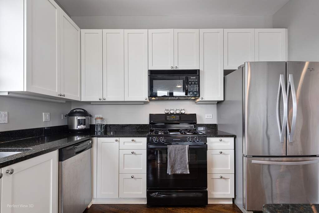 1132 N MILWAUKEE AVENUE, #4S 