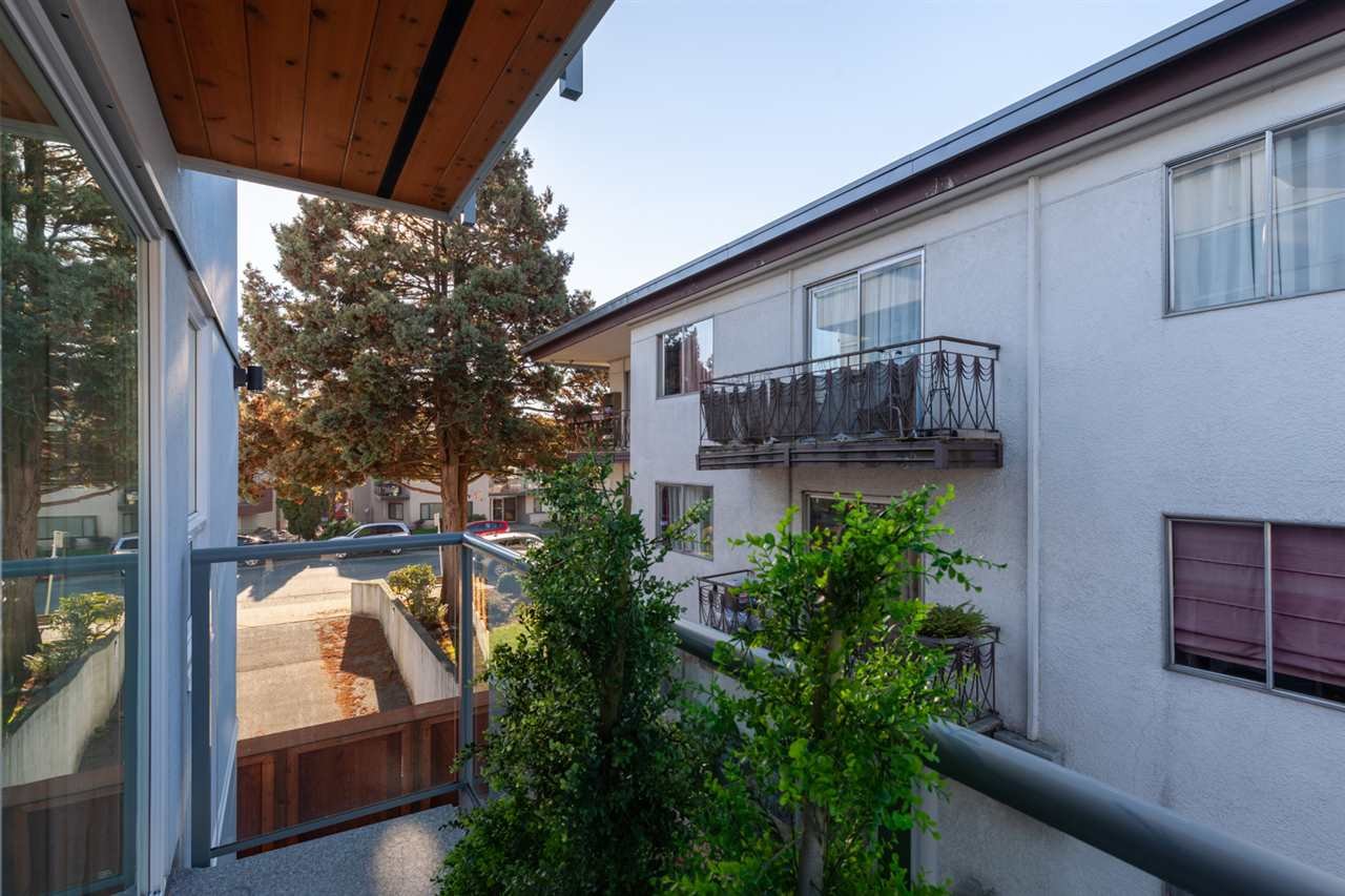 206-255 E 14th Ave