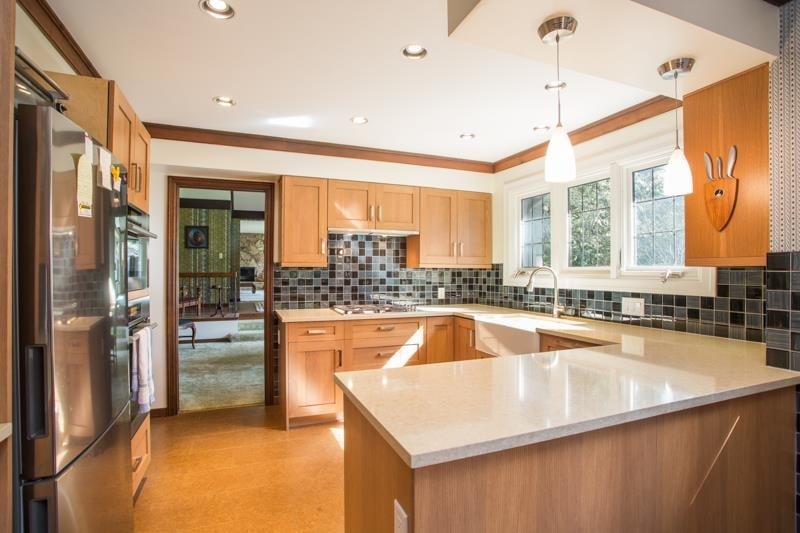 4621 Caulfeild Dr