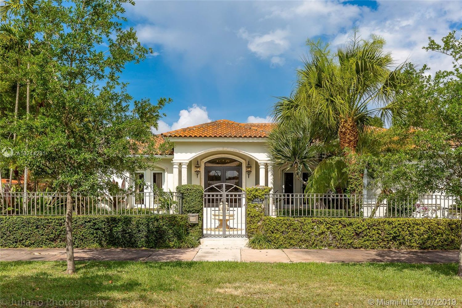 2820 Alhambra Cir