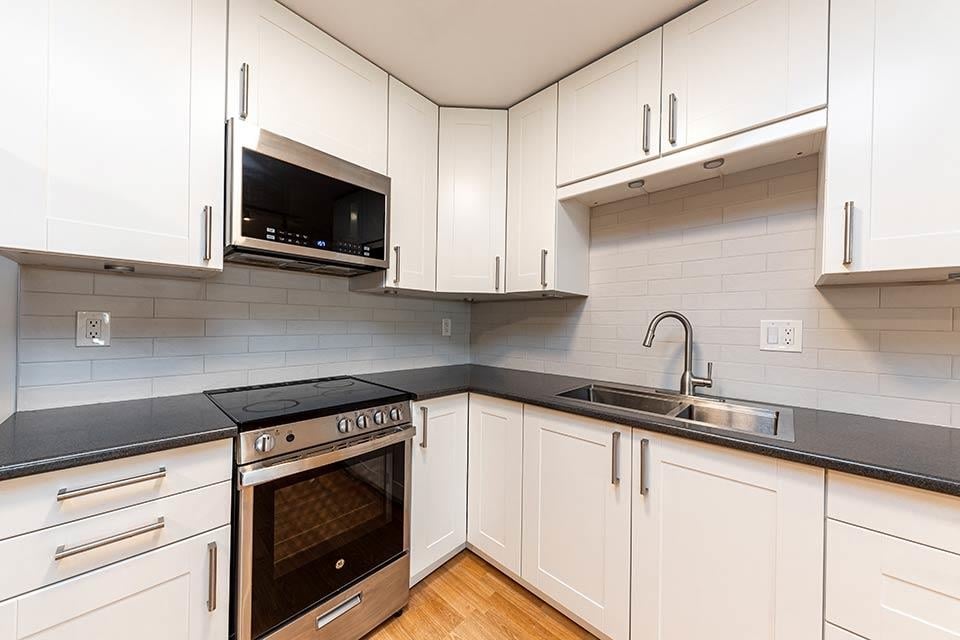 207-1122 King Albert Ave