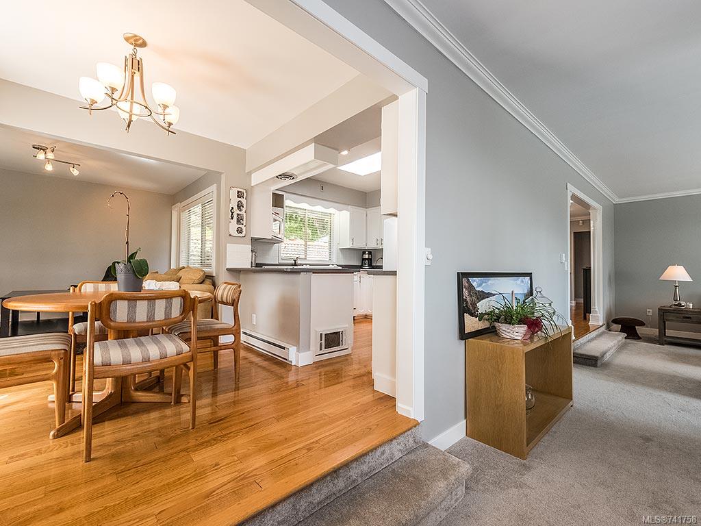 941 Kentwood Terr, Saanich