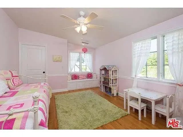 1555 Club View Dr