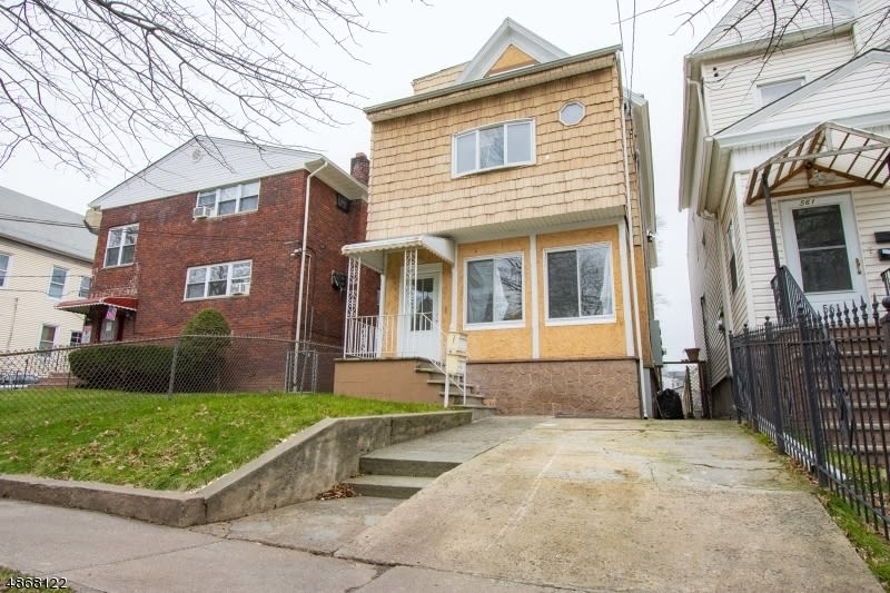 563 Walnut St