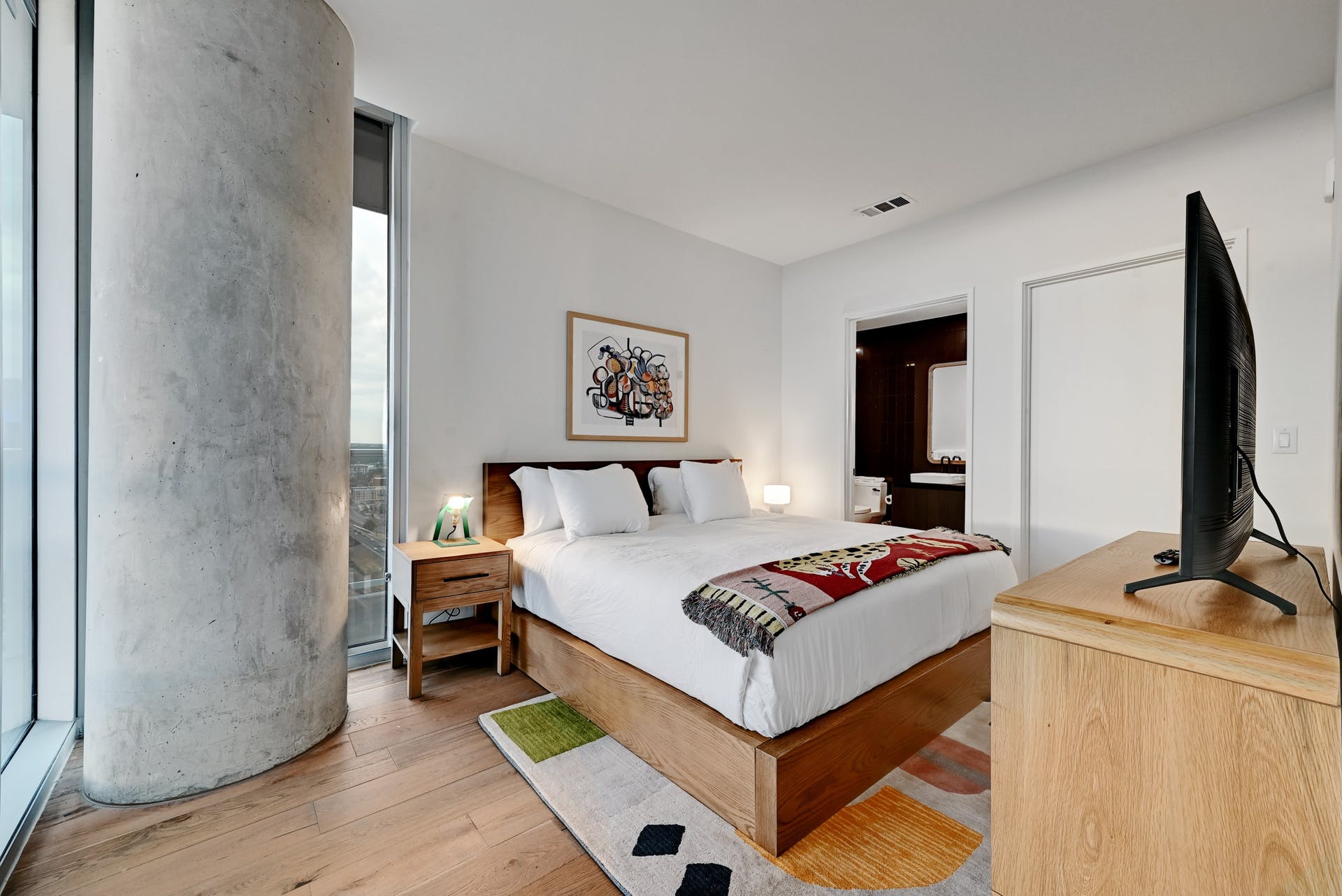 48 East Avenue #3201