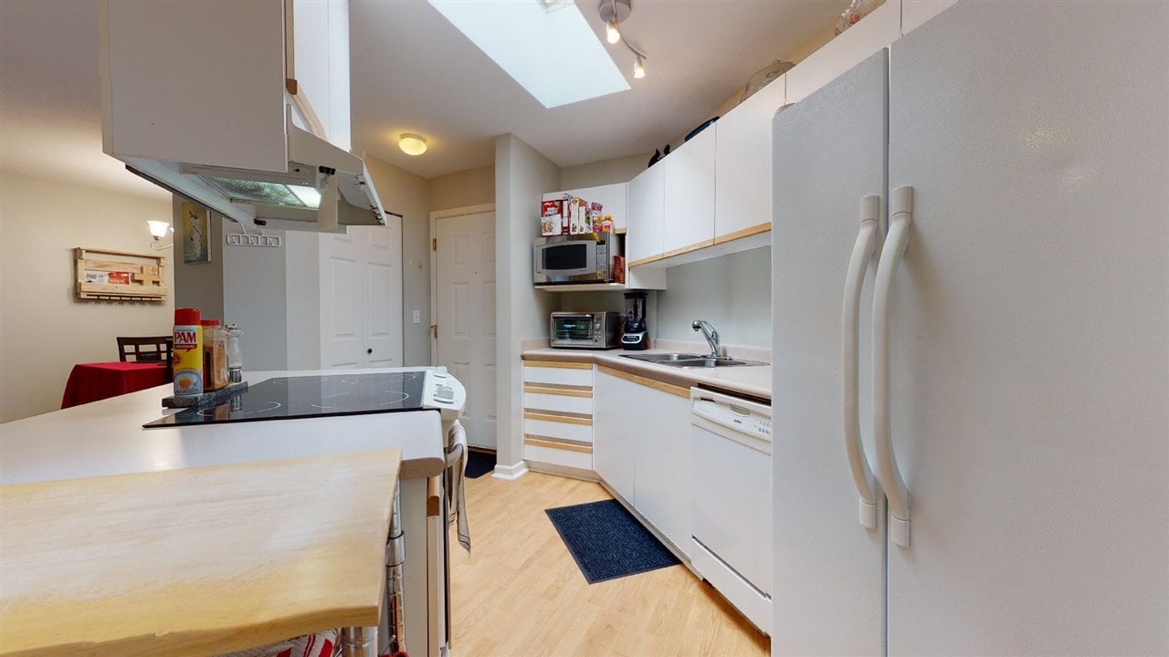 E304-40180 Willow Cres