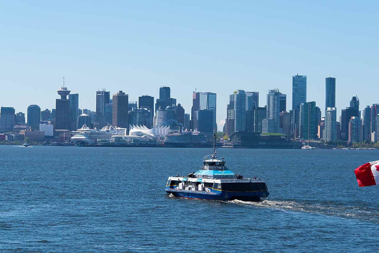 301-138 E Esplanade Ave