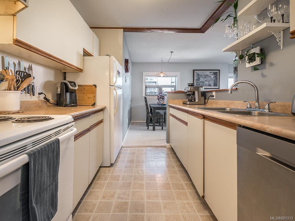 206-770 Cormorant St
